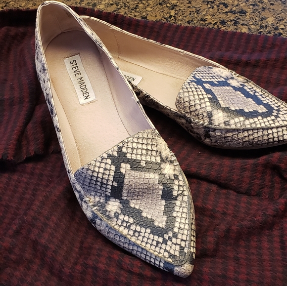 Steve Madden Shoes - ■■SOLD■■STEVE MADDEN FEATHER SNAKESKIN FLATS